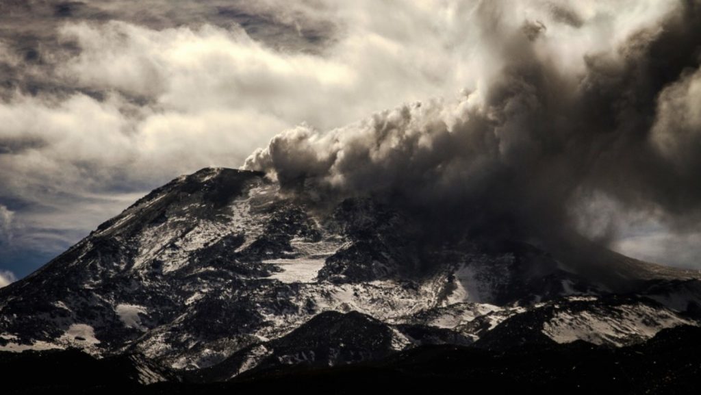 Complejo volcánico Nevados de Chillán registra nuevo evento explosivo