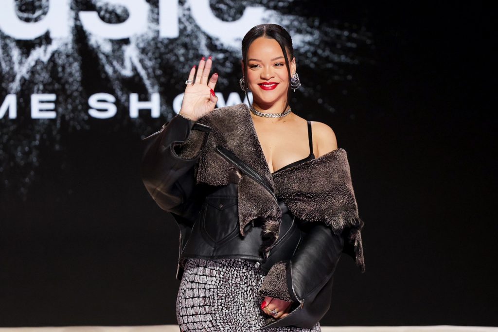 Rihanna Hace Historia Al Convertirse En La Primera Mujer Con 10