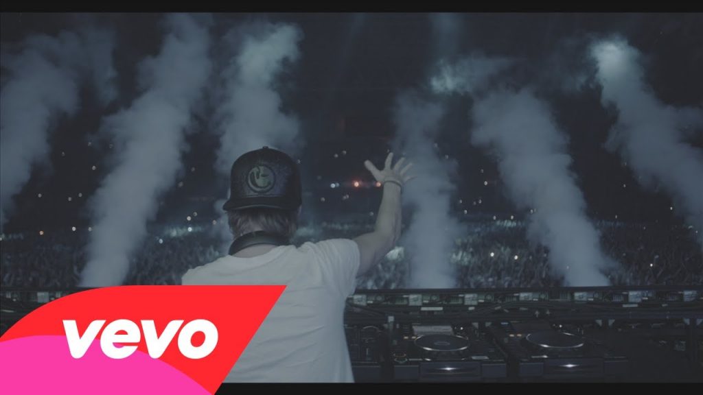 AVICII – LAY ME DOWN