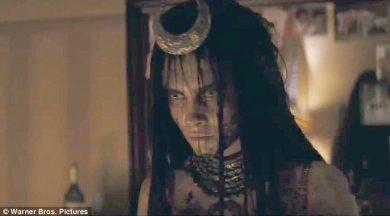2A8395E000000578-3160445-Quite_the_change_Cara_Delevingne_looks_worlds_away_from_her_supe-a-64_1436863886980