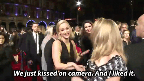 GIF_jennifer_lawrence_kisses_natalie_dormer_3