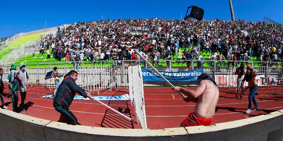 Estadio Nada Seguro Las Imagenes Que Dejo El Suspendido Partido De Colo Colo Y Wanderers