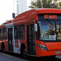 ¿Se redujo la flota de micros en Santiago? Ministro lo negó