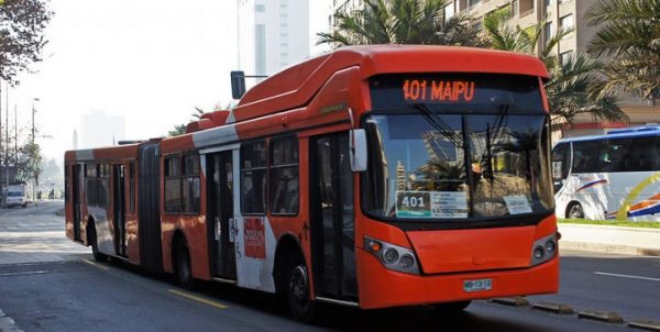 ¿Se redujo la flota de micros en Santiago? Ministro lo negó