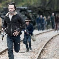 Nueva imagen promocional de "The Walking Dead" revela gran tragedia sobre un personaje