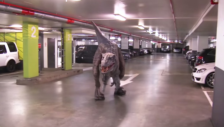 ¿Un dinosaurios en un estacionamiento? Aquí les mostramos Jurassic Carpark