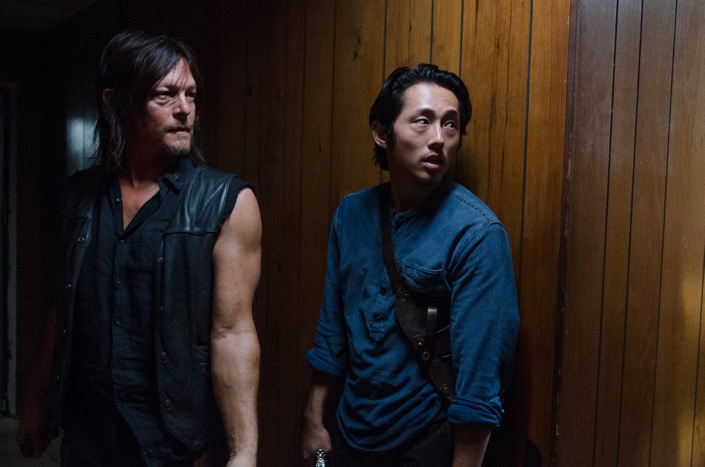 Actores de The Walking Dead no sólo combaten zombies, también son héroes en la vida real