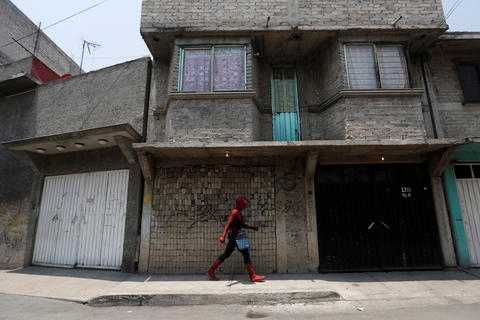 Moises Vazquez, 26, known as Spider-Moy, a computer science teaching assistant at the Faculty of Science of the National Autonomous University of Mexico (UNAM), who teaches dressed as a comic superhero Spider-Man, walks to work in Iztapalapa neighbourhood, in Mexico City, Mexico, May 27, 2016. REUTERS/Edgard Garrido SEARCH "SPIDERMAN TEACHER" FOR THIS STORY. SEARCH "THE WIDER IMAGE" FOR ALL STORIES - RTX2FIEI
