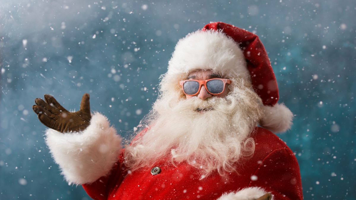 1449177020-istock-santa-claus