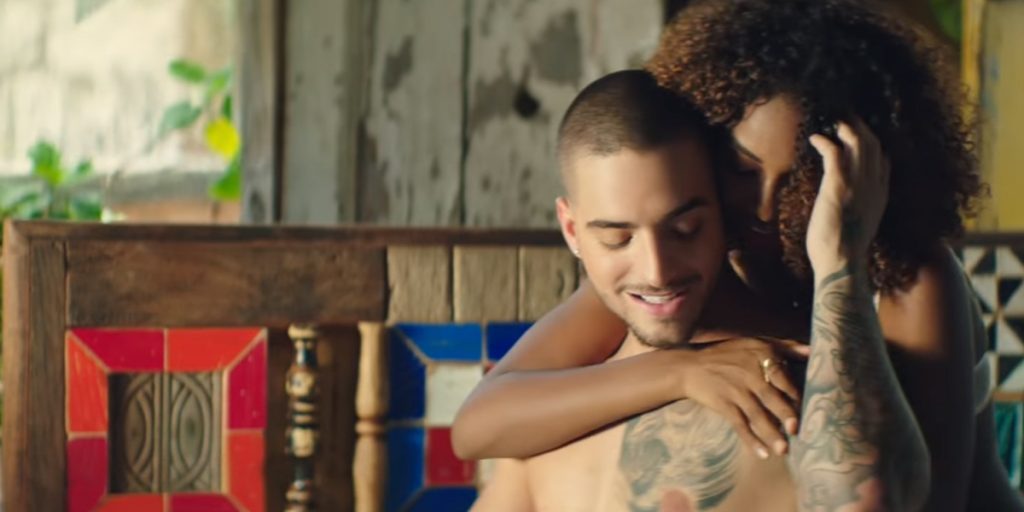 Maluma estrena su sensual video “Sin Contrato”