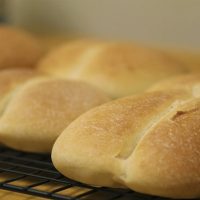 Tranquilos cabros, la marraqueta no morirá según la ministra de Salud