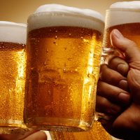 Trabajo del sueño: Museo pagará por viajar y beber cerveza