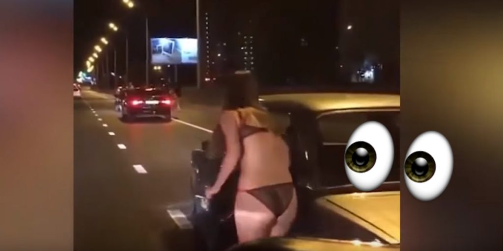 Estas rusas anduvieron en calzón y sostén buscando marido en la carretera