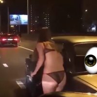 Estas rusas anduvieron en calzón y sostén buscando marido en la carretera