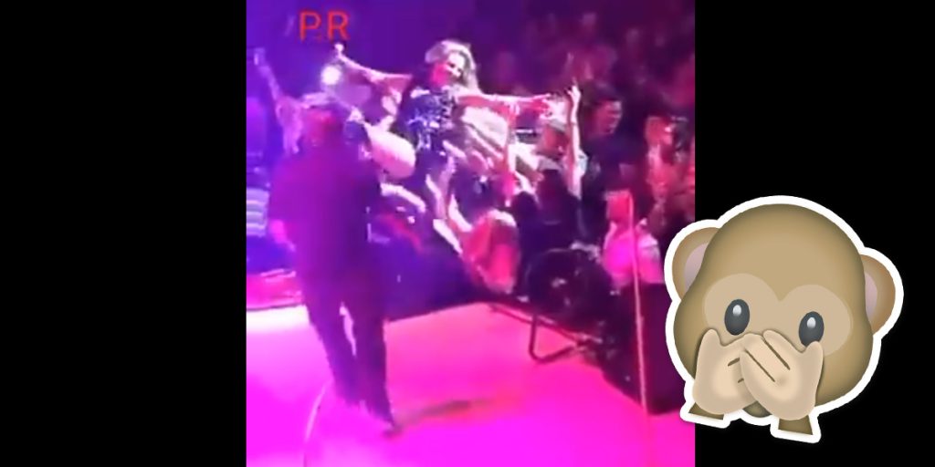 Thalía casi quedó a poto pelado en pleno concierto