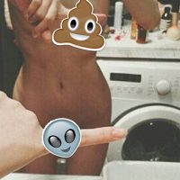 One Finger Selfie: El reto que invita a que te fotografíes desnudo cubriéndote solo con un dedo