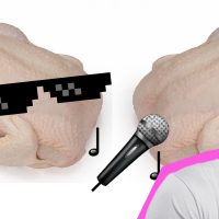 Hicieron un par de chalas con Eminen: Revive aquí la pelea de los pollos crudos