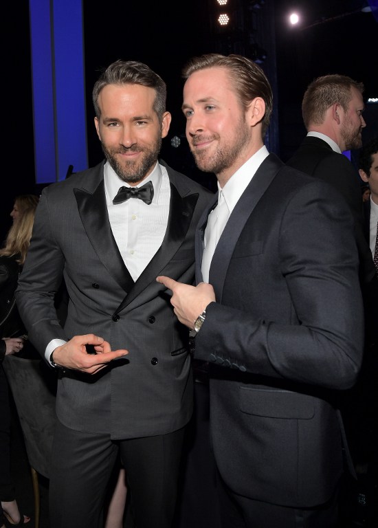 SANTA MONICA, CA - DECEMBER 11: (L-R) Actors Ryan Reynolds and Ryan Gosling attend the 22nd Annual Critics' Choice Awards presented by FIJI Water at Barker Hangar on December 11, 2016 in Santa Monica, California. Charley Gallay/Getty Images for FIJI Water/AFP