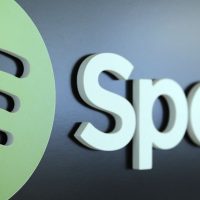 Famosos demandan a Spotify por derechos de autor