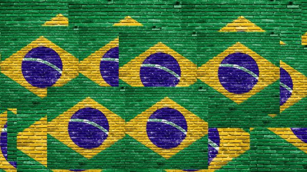 Pastora brasileña genera polémica por su forma de bendecir