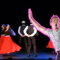 El par de guatones enseña a bailar "La trastrasera"