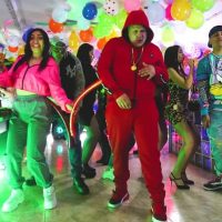 VIDEO] Naya Fácil se atrevió con la música y lanzó polémico tema