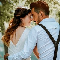 Estudio: Mujeres con pololos altos son más felices