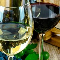 ¡Somos inmortales! Beber vino hace que no mueras joven