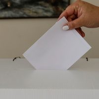 Gobierno presentó proyecto para limitar el voto extranjero