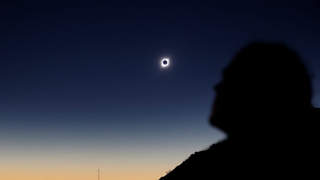 ¿Cantamos el himno de nuevo? Conoce la fecha del próximo Eclipse solar en Chile