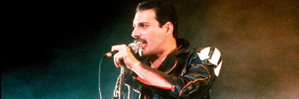 Freddie Mercury sigue paleteandose con regalos de navidad a sus seres queridos
