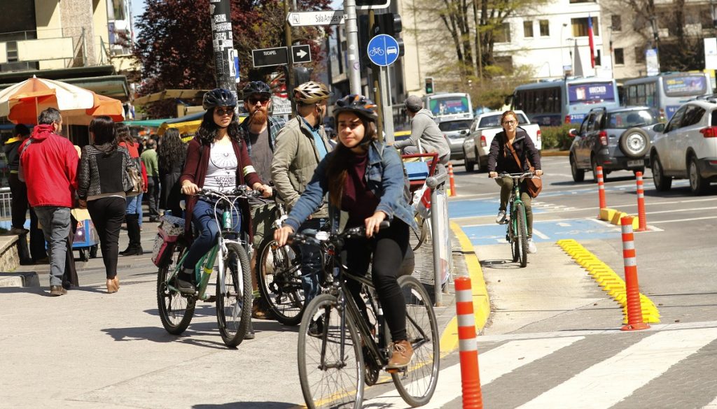 Las 16 nuevas señales de tránsito pa’ mejorar la convivencia entre automovilistas y ciclistas