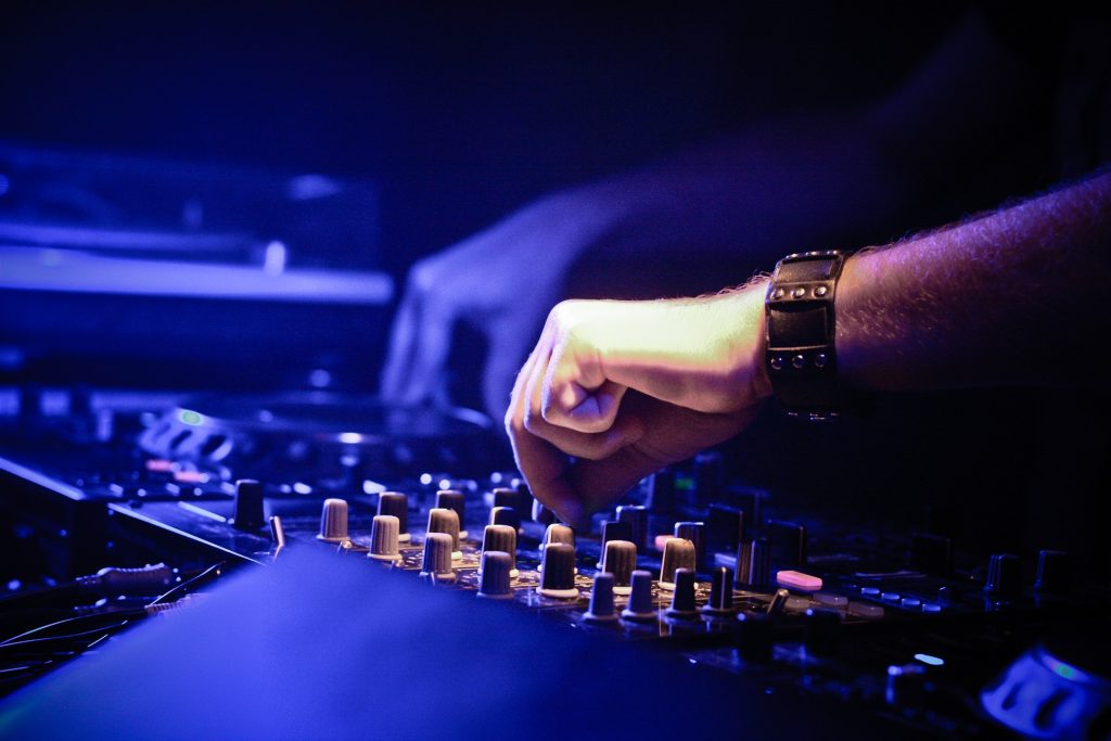 Si te lo perdiste, aquí puedes escuchar Tumba el Mix con DJ Rudbuay las veces que quieras