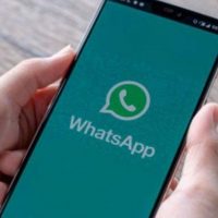 El par de guatones prueban la nueva actualización de WhatsApp