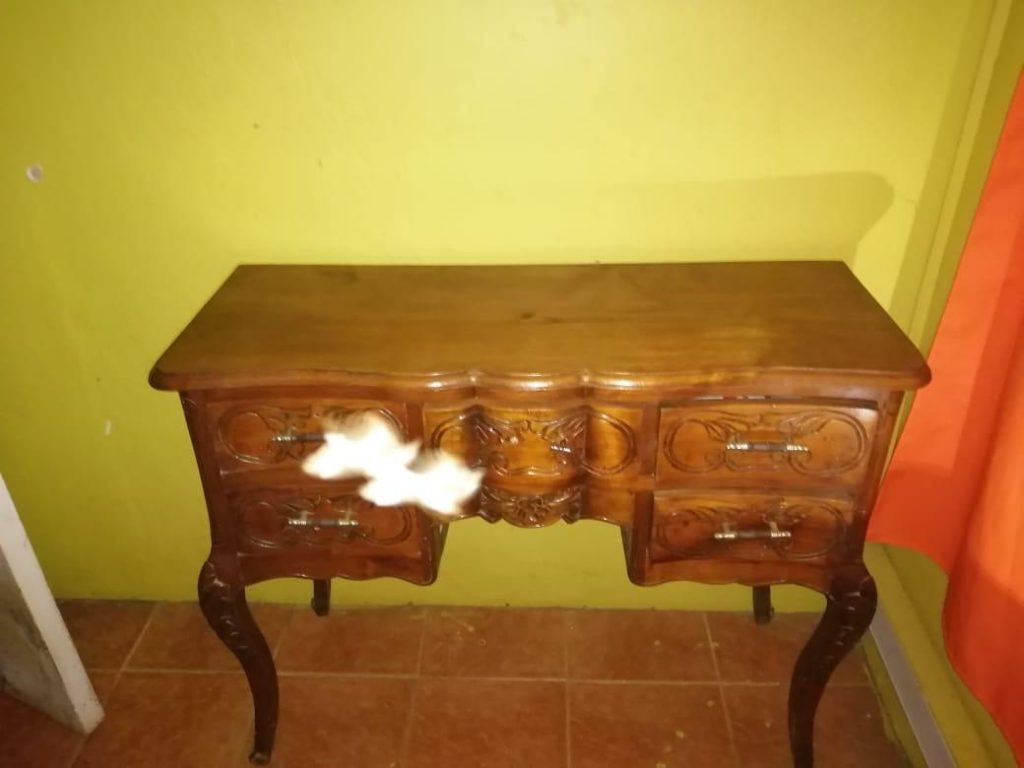 Miércoles Paraguatales: Historia de las palomas fantasmas sobre un mueble