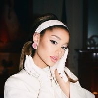 Ponte Crazy que Ariana Grande vuelve a la música