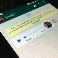 Con otro cambio en los mensajes de voz: WhatsApp ya ensaya su nueva actualización