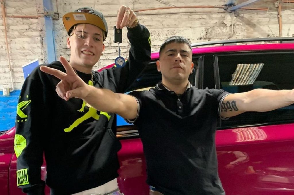 Parece joda pero no lo es: Marcianeke volvió a chocar su Porsche