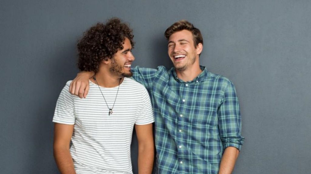 Qué es el ‘bud sex’: sexo entre hombres heterosexuales