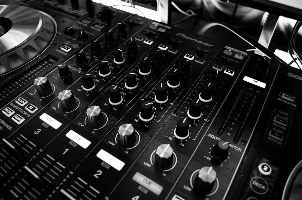Pa’ que te motives: Es el Tumba el Mix junto a MC Rama y Dj Rusell