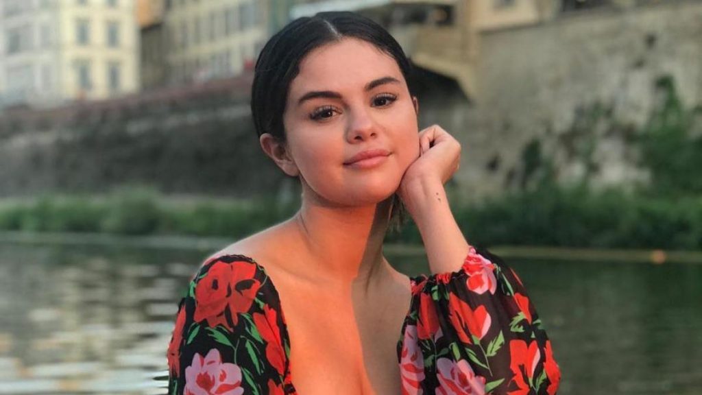 Tan linda ella: Selena Gómez homenajeó a la queen Selena Quintanilla con un nuevo tatuaje
