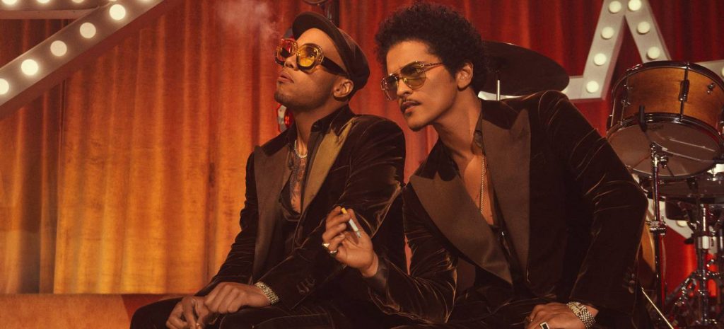 Bruno Mars la sigue rompiendo en Spotify con su álbum debut de Silk Sonic