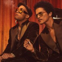 Bruno Mars la sigue rompiendo en Spotify con su álbum debut de Silk Sonic