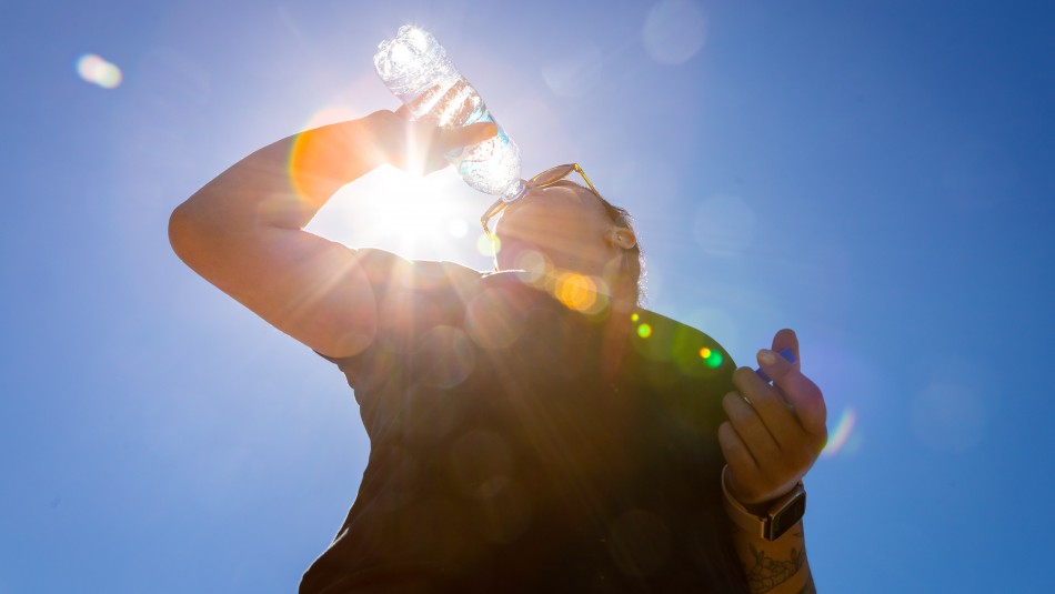 Abuelitas ya están preparando la cazuela (?): Anuncian ola de calor con temperaturas de hasta 38°C
