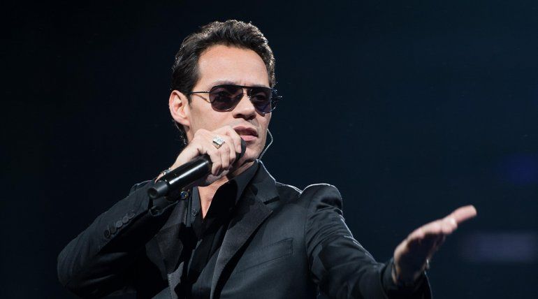 [VIDEO] Sospechoso: Marc Anthony se hizo viral por extraños movimientos de mandíbula en pleno show