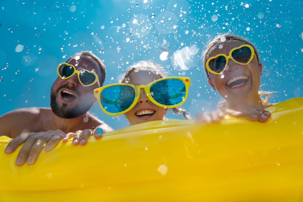 Versus veraniego: ¿Bañarse en la piscina o en la playa?