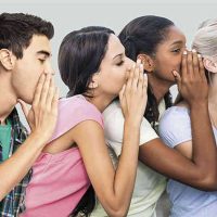 Puro pelambre: 70% de las conversaciones humanas son sobre otros...