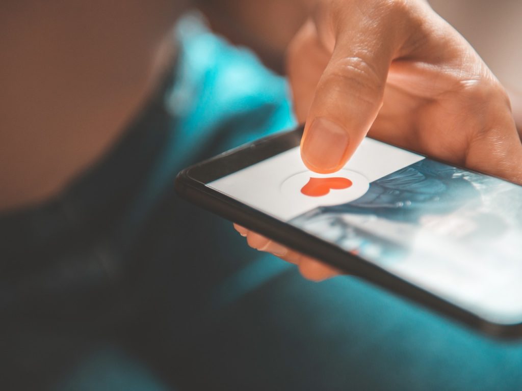 Estudio: 51% de los chilenos usa Apps de citas