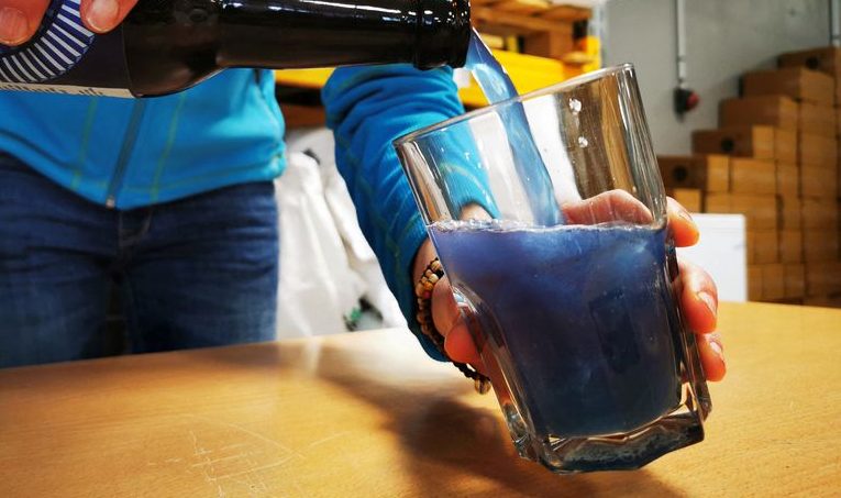 La chela de los Avatar: tiene un alga que la hace azul