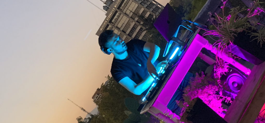 Cacha: Nuestro @JavierAndresCL se luce como DJ desde la azotea